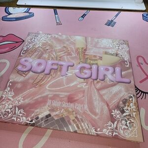 Soft Girl Eyeshadow Palette - 30 Shades